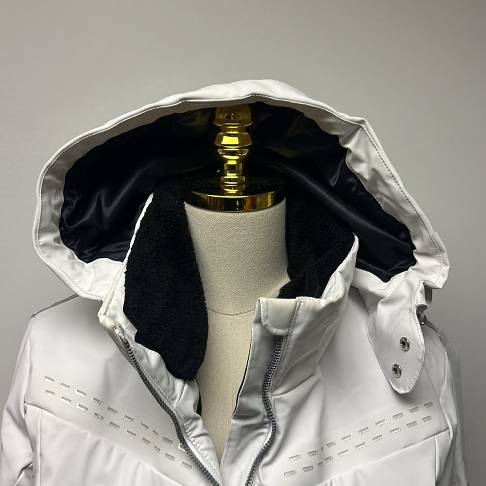 Women’s Ski Descente Jacket in White - Picture 6 of 15